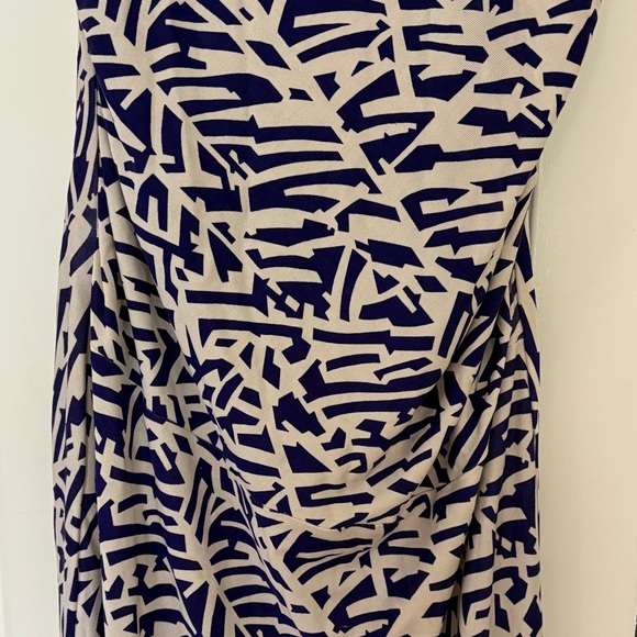 Abstract Blue and Off White Dress - Picture 3 of 8